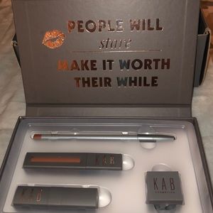 💕🧁BNIB KAB COSMETICS LIP KIT